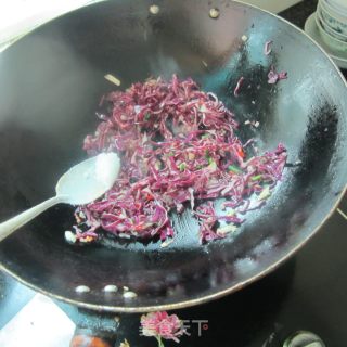 蒜香甘蓝菜丝的做法步骤：7