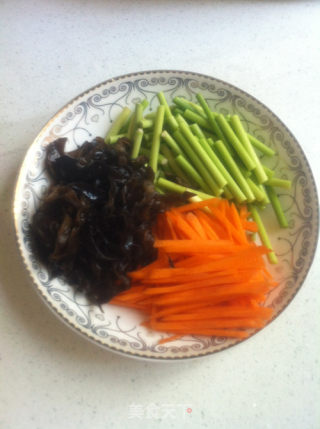 鱼香肉丝的做法步骤：3
