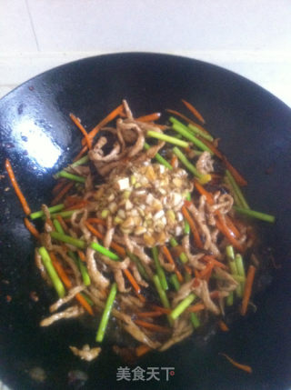 鱼香肉丝的做法步骤：9