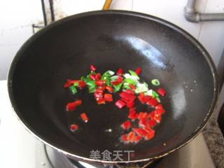 红椒碎炒通心菜的做法步骤：3
