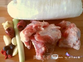 萝卜棒骨汤的做法步骤：1