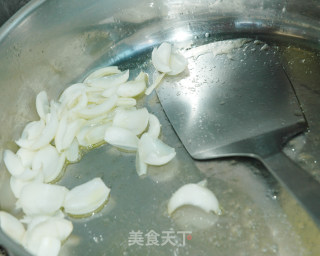 西兰花炒百合的做法步骤：5