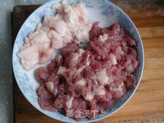 青椒炒肉的做法步骤：1