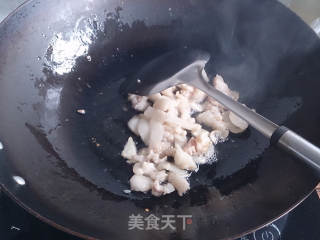 青椒炒肉的做法步骤：2