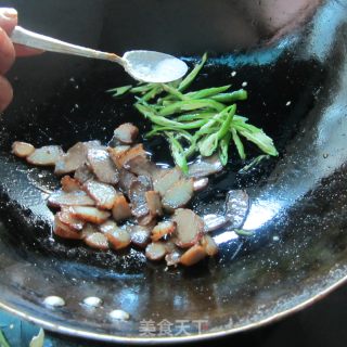 快餐腊肉饭的做法步骤：3