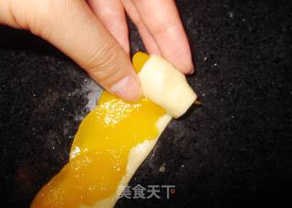 【黄桃玫瑰花小面包】用口味清新的金色水果做出外型高贵的面包的做法步骤：13