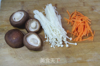 素三鲜锅贴的做法步骤：2