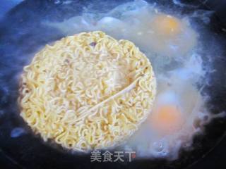 麻辣牛肉方便面的做法步骤：2