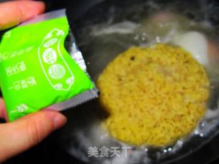 麻辣牛肉方便面的做法步骤：3