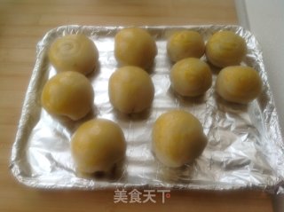 红豆蛋黄酥的做法步骤：11