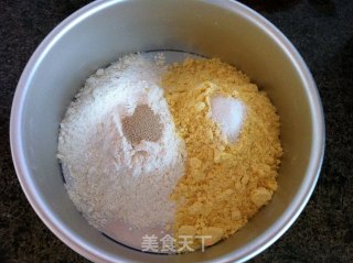 阿胶蜜枣玉米发糕的做法步骤：1