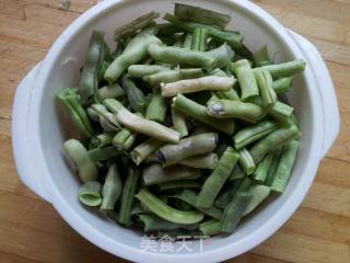 干煸豆角的做法步骤：3