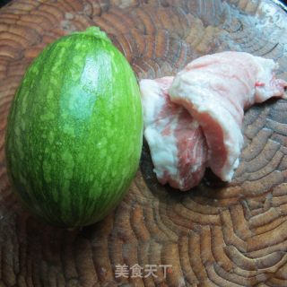 瘦肉烧鲜南瓜的做法步骤：1