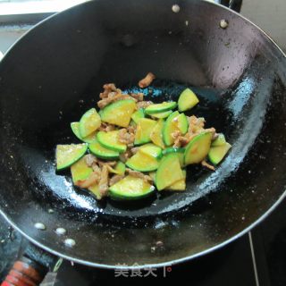 瘦肉烧鲜南瓜的做法步骤：7