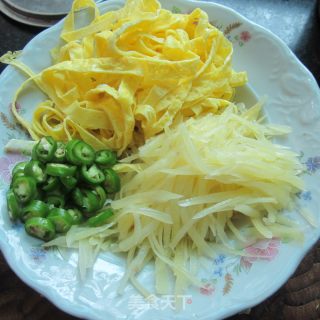 土豆蛋丝的做法步骤：5