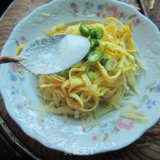 土豆蛋丝的做法步骤：6