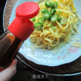 土豆蛋丝的做法步骤：7