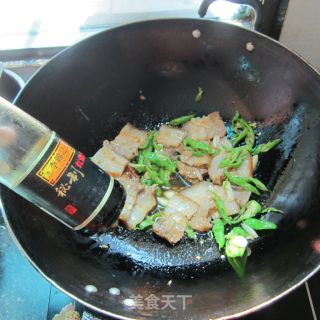 辣炒腊肉火腿肠的做法步骤：5