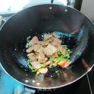 辣炒腊肉火腿肠的做法步骤：8