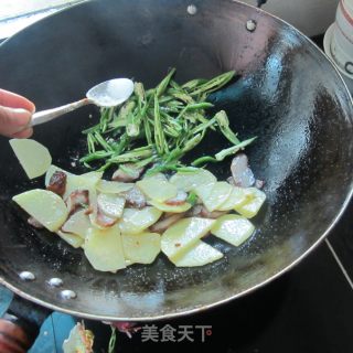 土豆片炒叉烧肉的做法步骤：5