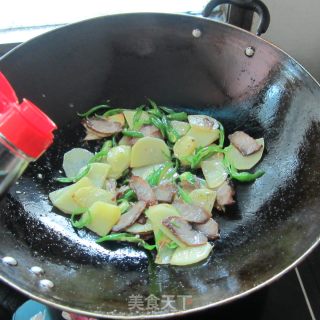 土豆片炒叉烧肉的做法步骤：6