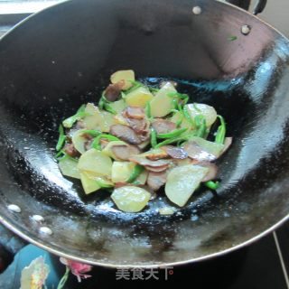 土豆片炒叉烧肉的做法步骤：7