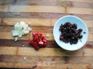 豆豉番茄炒水蕨的做法步骤：3