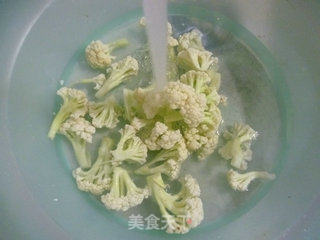 蒜薹油面筋炒花菜的做法步骤：2