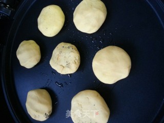 麻香南瓜饼的做法步骤：7