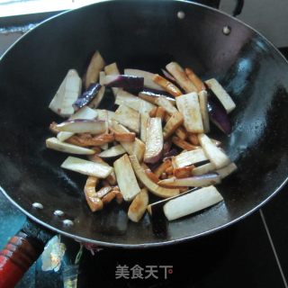 茄子炒豆腐干的做法步骤：5
