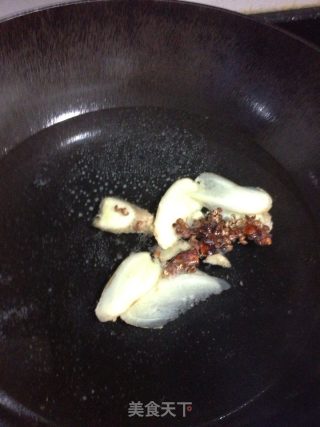 香菇鸡肉粥的做法步骤：1