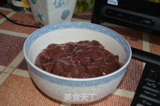 尖椒木耳炒猪肝的做法步骤：1