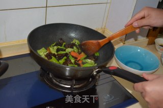 尖椒木耳炒猪肝的做法步骤：4