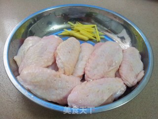 可乐鸡翅的做法步骤：1