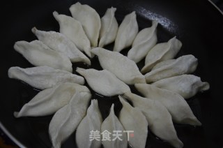 脆皮锅贴的做法步骤：5