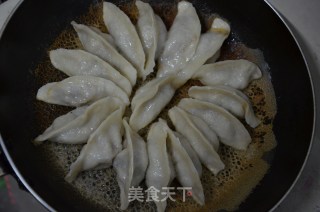脆皮锅贴的做法步骤：7