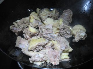 酸萝卜老鸭汤（川味靓汤）的做法步骤：4
