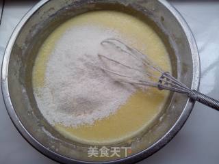 松软可口色泽金黄的———电饭锅海绵牛奶葡萄干蛋糕的做法步骤：5