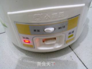 松软可口色泽金黄的———电饭锅海绵牛奶葡萄干蛋糕的做法步骤：9