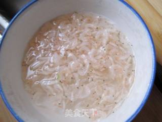 炝拌虾皮菠菜的做法步骤：4