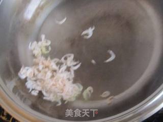 炝拌虾皮菠菜的做法步骤：9