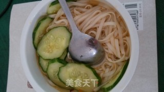 青瓜面条的做法步骤：1