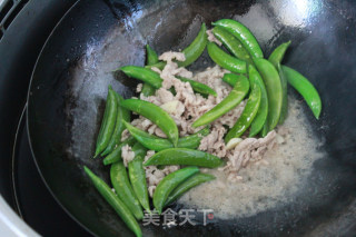 暑假最后一顿——甜豆炒肉丝的做法步骤：7