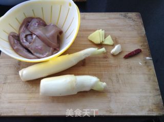 茭白嫩猪腰的做法步骤：1