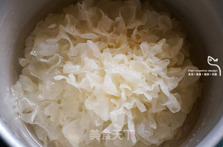 桃胶银耳雪莲子的做法步骤：7