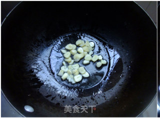 打通五经六脉的开胃“酸菜鸡”的做法步骤：2
