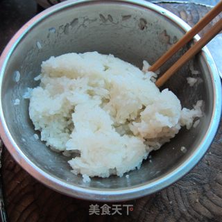 手抓饭---腊肉火腿饭团的做法步骤：1