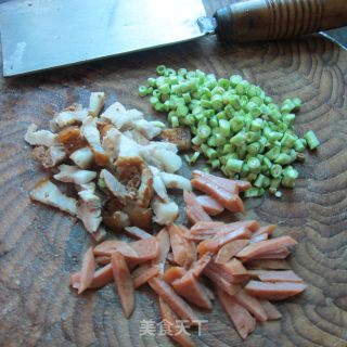 手抓饭---腊肉火腿饭团的做法步骤：2