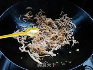 黄花菜炒脊肉的做法步骤：9