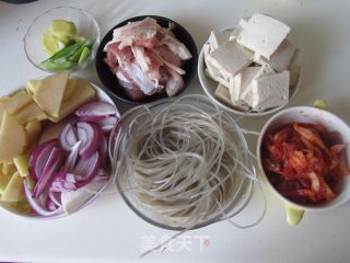 韩式泡菜豆腐锅的做法步骤：1